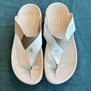 Champion Women’s White Sandals Flip Flop Thongs size 7.5